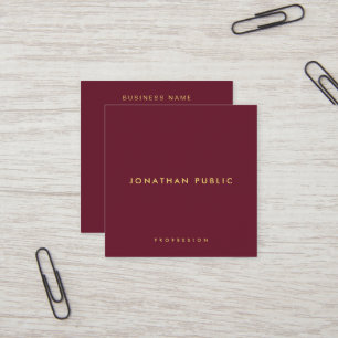 Moderne elegante einfache Vorlage Goldtext Burgund Quadratische Visitenkarte