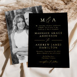 Moderne, elegante Foto-Hochzeit Folieneinladung<br><div class="desc">Mit dieser minimalistisch-modernen Hochzeitseinladung machen Sie ein kühnes Statement mit Ihren Monogramm-Initialen und Hochzeitsdetails in luxuriöser Goldfolienschrift. Elegante Kalligraphieskriptakzente fügen dem schlanken Design eine raffinierte Touch hinzu. Der auffallende schwarze Hintergrund kann auf jede gewünschte Farbe abgestimmt werden, perfekt abgestimmt auf Ihre Hochzeitspalette. Außerdem wird das Foto der senkrechten Verlobung wieder...</div>