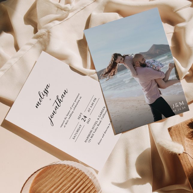 Moderne Elegante Full Foto Script Monogram Wedding Einladung (Von Creator hochgeladen)