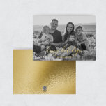 Moderne Elegante Gold Foil Foto Happy Holidays Folien Feiertagskarte<br><div class="desc">Diese moderne,  elegante Ferienkarte besticht durch ein minimalistisches Design,  einen eleganten Script-Schriftart und eine echte Goldfolie. Ersetzen Sie das Foto auf der Vorderseite durch Ihr eigenes. Die Rückseite ist ein Bild (nicht echte Goldfolie). Karo andere Artikel in der "Holidays" Kollektion.</div>