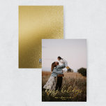 Moderne Elegante Gold Foil Foto Happy Holidays Folien Feiertagskarte<br><div class="desc">Diese moderne,  elegante Ferienkarte besticht durch ein minimalistisches Design,  einen eleganten Script-Schriftart und eine echte Goldfolie. Ersetzen Sie das Foto auf der Vorderseite durch Ihr eigenes. Die Rückseite ist ein Bild (nicht echte Goldfolie). Karo andere Artikel in der "Holidays" Kollektion.</div>
