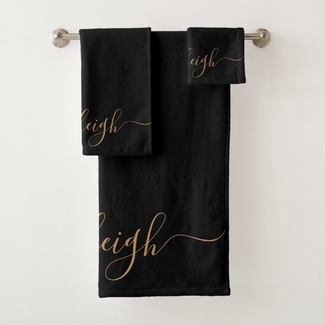 Moderne elegante Gold Script Name Black Badhandtuch Set (Insitu)