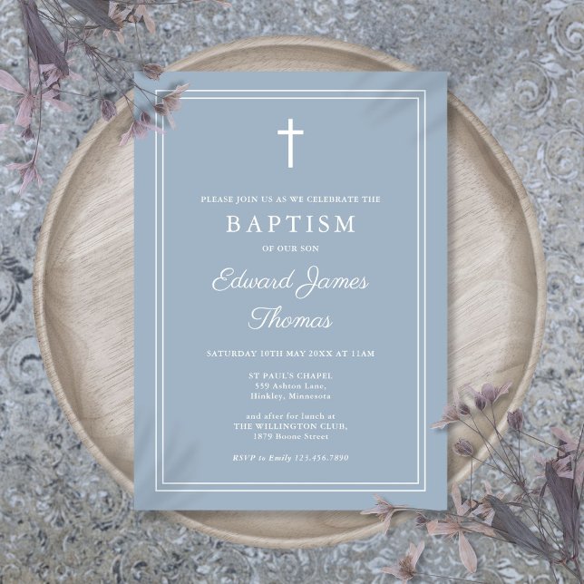 Moderne, elegante Grenzübergangsblauer Taufe Einladung (Modern Elegant Border Dusty Blue Baptism Invitation)