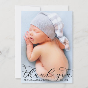 Moderne Elegante Kalligrafie New Baby Foto B Dankeskarte