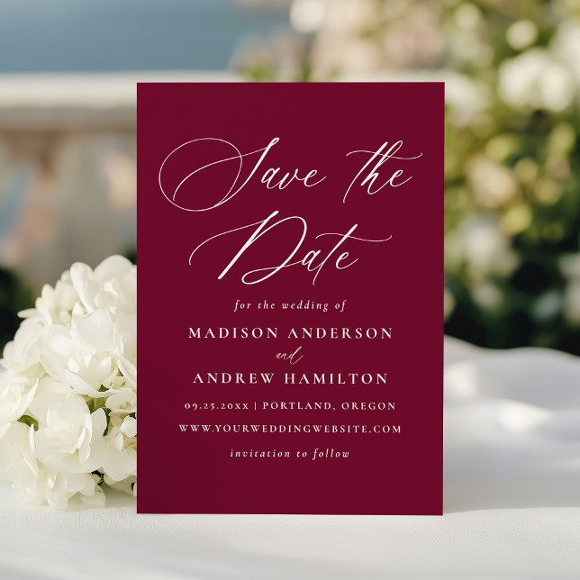 Moderne elegante Kalligraphie Burgundy Wedding Save The Date (Von Creator hochgeladen)