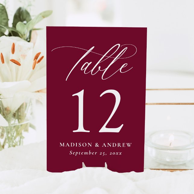 Moderne elegante Kalligraphie Burgundy Wedding Tischnummer (Von Creator hochgeladen)