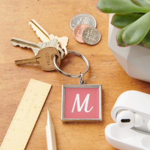 Moderne elegante korallenrosa und weiße Monogramm Schlüsselanhänger