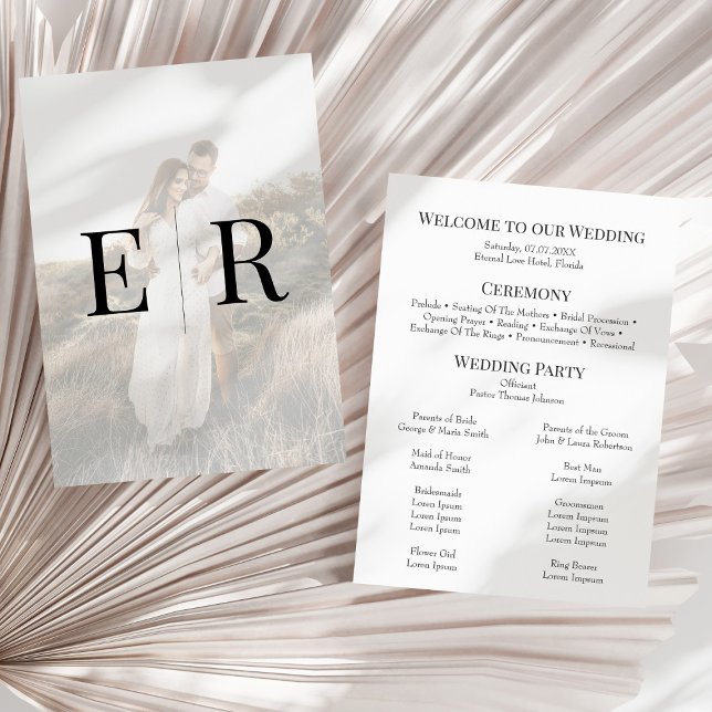 Moderne elegante Monogramm-Foto-Hochzeitsprogramm Programm (Modern Elegant Monogram Photo Wedding Program on a sunny white dry palm leaf.)