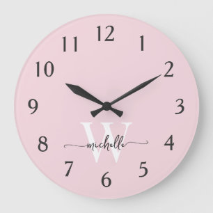 Moderne Elegante Rosa Monogramm-Name Schriftzug Große Wanduhr