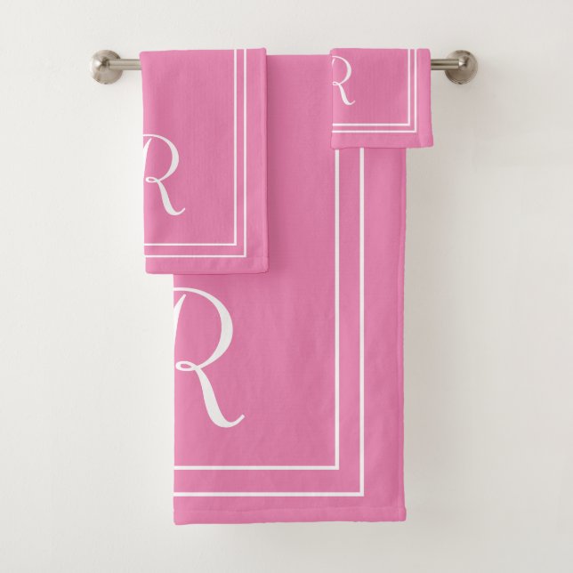 Moderne elegante rosa und weiße Monogramm Badhandtuch Set (Insitu)