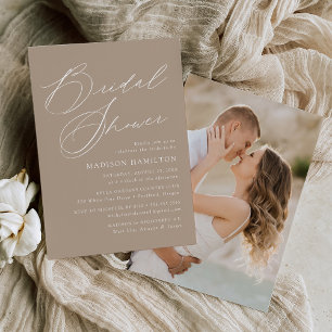 Moderne elegante Schrift Taupe Foto-Brautjunggesel Einladung