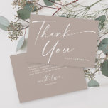Moderne, elegante Script Baby Dusche Dankeskarte<br><div class="desc">Moderne elegante Script Baby Dusche Danke Karte. Klicken Sie auf die Schaltfläche Personalisieren, um dieses Design mit Ihren Details anzupassen. Um die Hintergrundfarben und Schriftart zu ändern, klicken Sie auf die Schaltfläche Design weiter bearbeiten, um weitere Optionen zu erhalten. Das ist Teil einer größeren Babydusche-Kollektion. Weitere Informationen finden Sie unten....</div>
