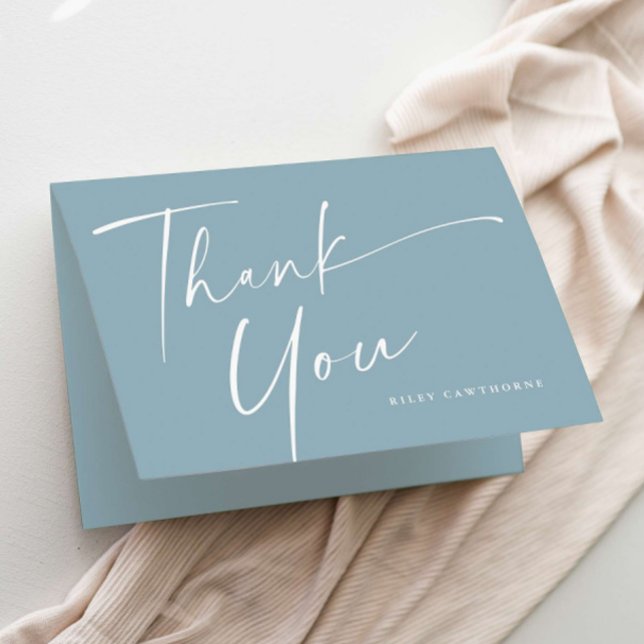 Moderne, elegante Script Baby Dusche Dankeskarte (Simple modern handwritten script boys baby shower thank you card.)
