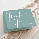 Moderne, elegante Script Baby Dusche Dankeskarte<br><div class="desc">Moderne elegante Script Baby Dusche Danke Karte. Klicken Sie auf die Schaltfläche Personalisieren, um dieses Design mit Ihren Details anzupassen. Um die Hintergrundfarben und Schriftart zu ändern, klicken Sie auf die Schaltfläche Design weiter bearbeiten, um weitere Optionen zu erhalten. Das ist Teil einer größeren Babydusche-Kollektion. Weitere Informationen finden Sie unten....</div>