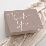 Moderne, elegante Script Baby Dusche Dankeskarte<br><div class="desc">Moderne elegante Script Baby Dusche Danke Karte. Klicken Sie auf die Schaltfläche Personalisieren, um dieses Design mit Ihren Details anzupassen. Um die Hintergrundfarben und Schriftart zu ändern, klicken Sie auf die Schaltfläche Design weiter bearbeiten, um weitere Optionen zu erhalten. Das ist Teil einer größeren Babydusche-Kollektion. Weitere Informationen finden Sie unten....</div>