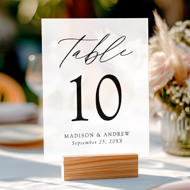 Moderne, elegante Script-Hochzeitsskripte-Tischnum Acrylschild (Please note: The wooden stand does not come with the sign. Zazzle sells a wood block stand.)