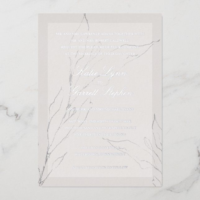 Moderne elegante Silver Gray Floral Wedding Folieneinladung (Vorderseite)