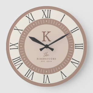 Moderne Elegante Tanncreme-Wangenrouge mit Monogra Große Wanduhr