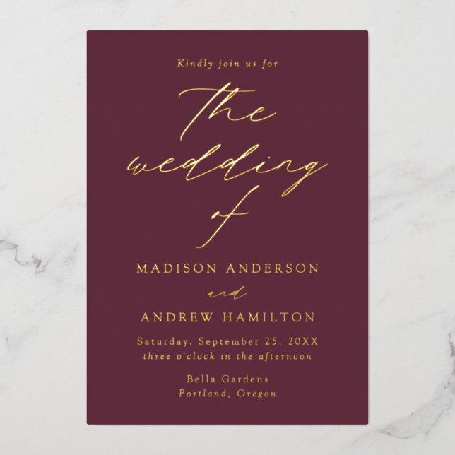 Moderne Elegante Wine and Gold Wedding Folieneinladung (Vorderseite)