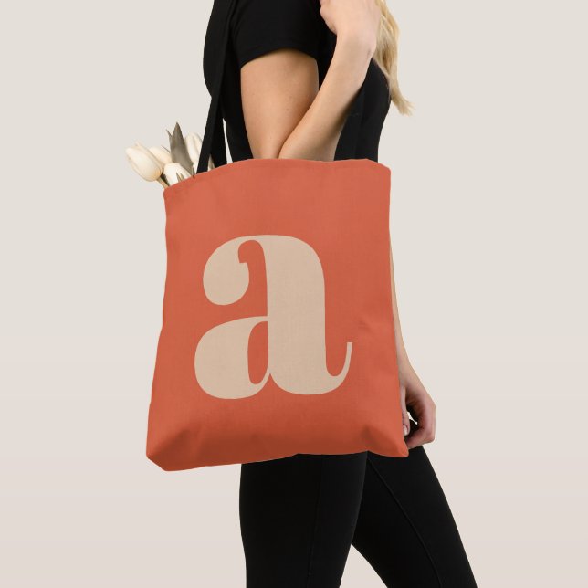 Moderne erdige Orange Fette Retro-Monogramm-Initia Tasche (Von Nahem)