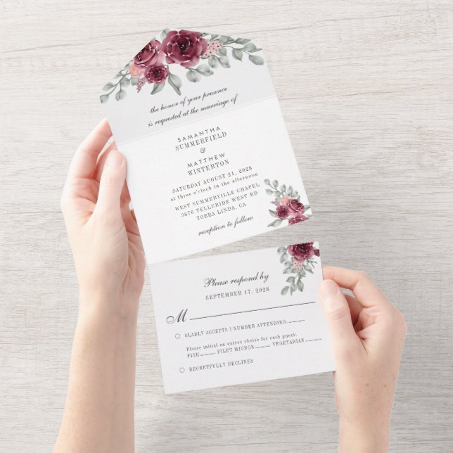 Moderne Eukalyptus Burgundy Bloral Wedding All In One Einladung (Abreißen)