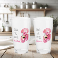 Moderne exotische Flamingos stehen hoch und seien