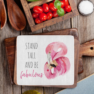 Moderne exotische Flamingos stehen hoch und seien  Schneidebrett