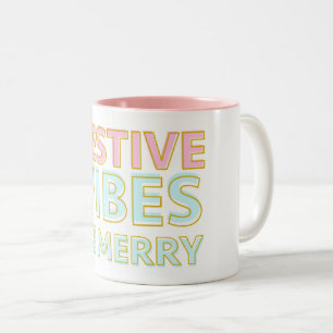 Moderne farbenfrohe festliche Stimmung Frohe Weihn Zweifarbige Tasse