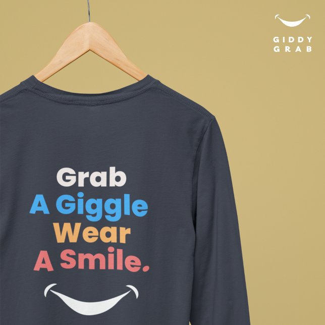 Moderne farbige Typografie Smile Simple Navy T-Shirt (Von Creator hochgeladen)