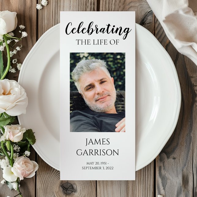 Moderne Feierlichkeiten zum Life-Memorial-Programm Werbekarte (Von Creator hochgeladen)