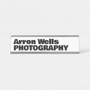 Moderne, feine Typografie Schreibtischnamensplakette