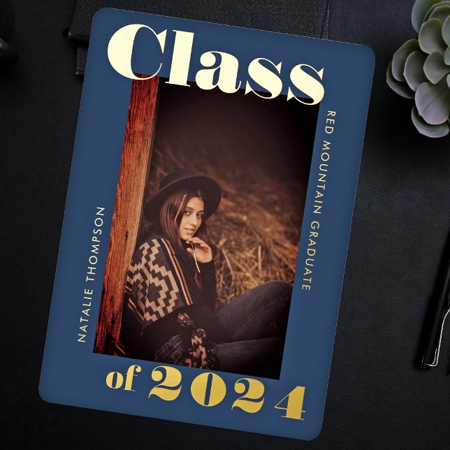 Moderne fette Typografie 2024 Graduation Party Nav Folieneinladung (Von Creator hochgeladen)