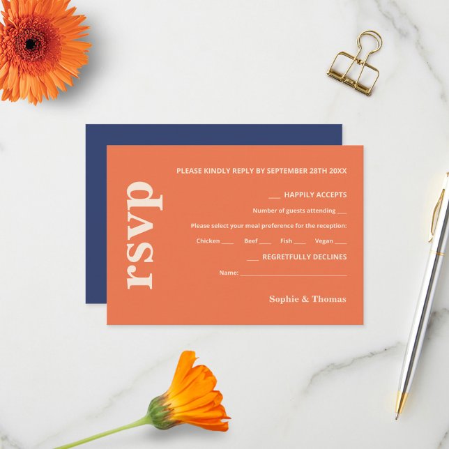 Moderne, fette Typografie Wedding Apricot Navy RSVP Karte (Von Creator hochgeladen)
