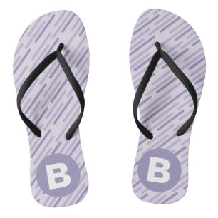 Moderne Flieder Purpur Diagonale Streifen Monogram Flip Flops