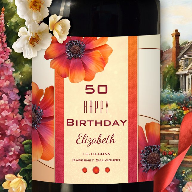 Moderne Floral Étiquette de vin d'anniversaire (Wine label featuring festive flowers on an elegant ivory and peach design. Great for her birthday)