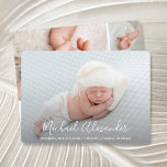 Moderne Foto Baby Birth Ankündigung<br><div class="desc">Elegant süße Geburtsankündigungen zeigen Ihr liebstes neugeborenes Foto in voller Blutung, den Namen Ihres Babys und die Geburtsstatistiken in weißer, schicker Schrift. Eine Foto-Collage und die Namen der Eltern auf der Rückseite. *TIPP: Sie können die 2 quadratischen Fotos auf der Rückseite vergrößern, BEVOR Sie sie für eine einfache Platzierung hochladen....</div>