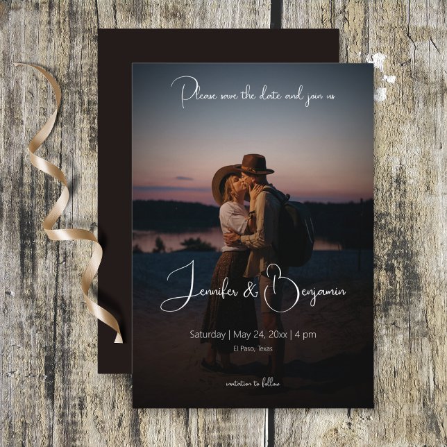 Moderne Foto Dunkle Minimal Hochzeit Save The Date (Modern Photo Dark Minimal Wedding Save the Date Card)