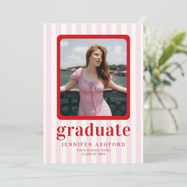 Moderne Foto Graduation Party in Rot und Rosa Stre Einladung (Stehend Vorderseite)
