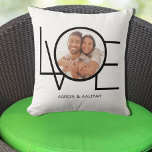 Moderne Foto-Liebe Kissen<br><div class="desc">Dieses moderne und stilvolle Foto Kissen ist mit dem Wort LIEBE in schwarzer Typografie auf weißem Hintergrund dekoriert. Einfach mit Ihrem Foto und Namen anpassbar.</div>