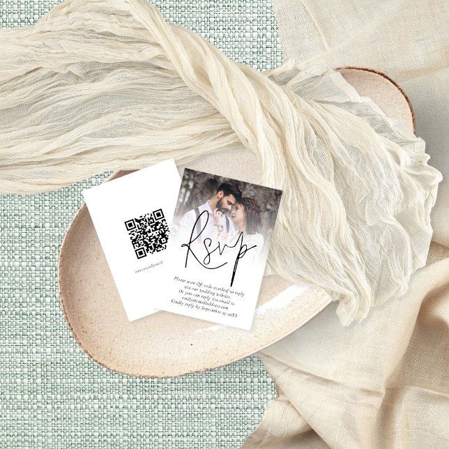 Moderne Foto Overlay QR Code Hochzeitweise RSVP-Ka Einladung (Front and back view. Available digitally and printed. Part of a large matching wedding suite)