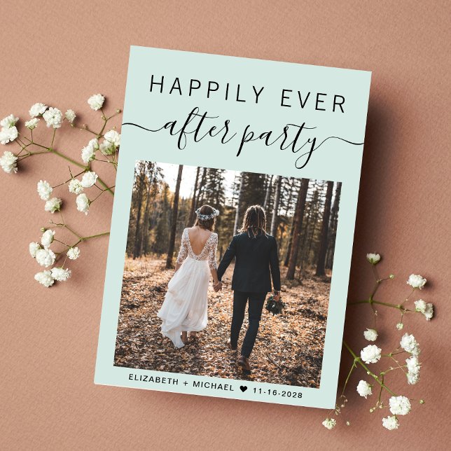 Moderne Foto QR Code Mint Hochzeitsempfehlung Ankündigung (An chic Happily Ever After Party Invitation to celebrate your wedding with family and friends )