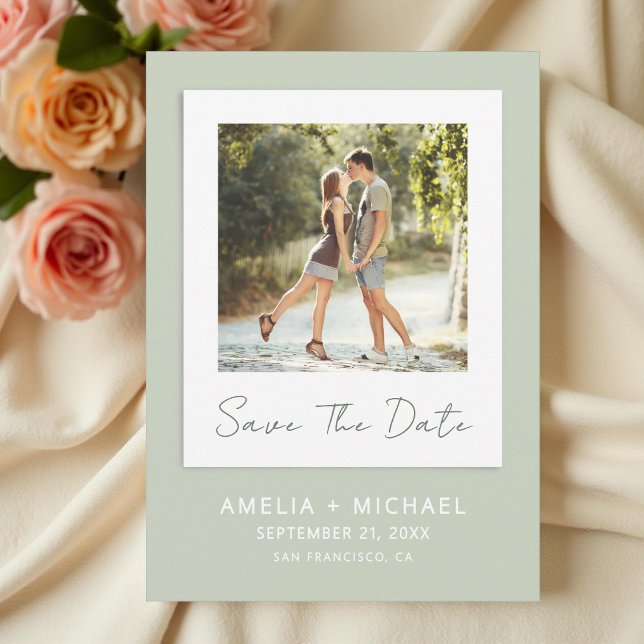 Moderne Foto Sage Green Wedding Save The Date (Von Creator hochgeladen)