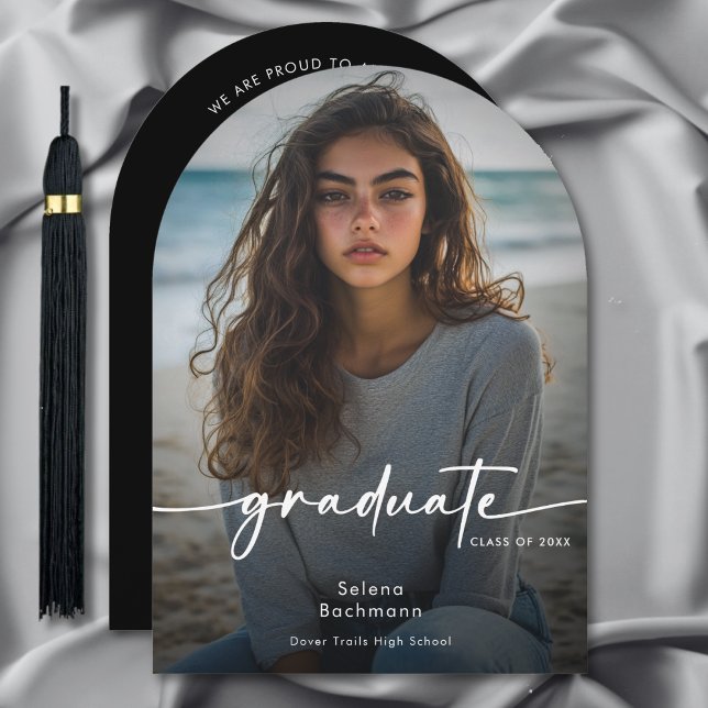 Moderne Foto Script Abschluss Ankündigung (Von Creator hochgeladen)