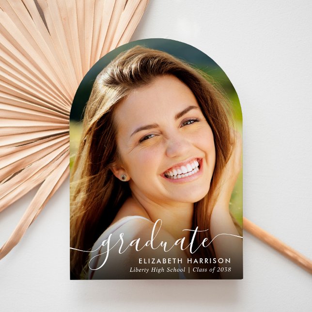 Moderne Foto Script Arch Graduation Party Einladung (Share the pride and excitement of your graduate's achievement with friends and family near and far)