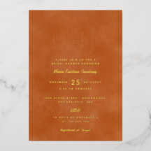 Moderne Frau an Brautparty Burnt Orange
