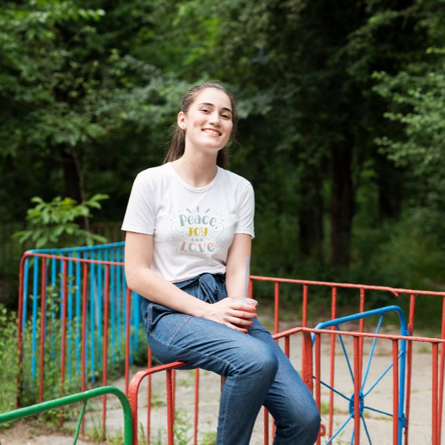 Moderne Friedensfreude und Liebe Typografie T - Sh T-Shirt (Von Creator hochgeladen)