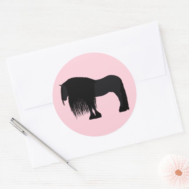 Moderne Friesian Horse Illustration Pink Runder Aufkleber (Umschlag)