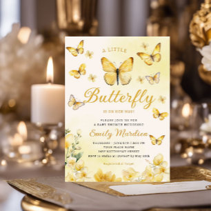 Moderne gelbe Blütenschmetterling-Girl-Babydusche Einladung