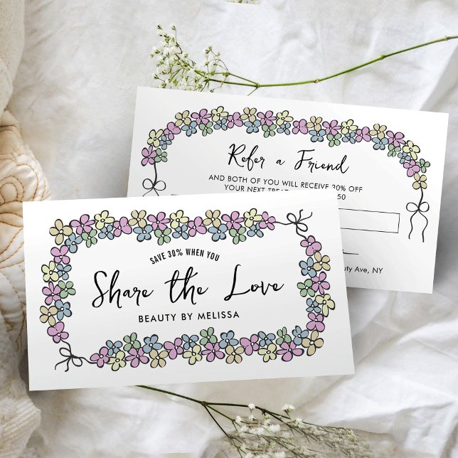 Moderne gemeinsame Nutzung der Liebe Girly Floral  Empfehlungskarte (Modern share the love referral cards with hand-drawn flower frame design and modern fonts)