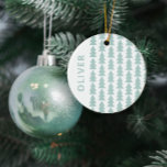 Moderne geometrische Aqua-Blau Weihnachtsbaumgrafi Keramik Ornament<br><div class="desc">Moderne geometrische Aqua Blau-Weiß Weihnachtsbaum kühn minimale grafische Feiertage Dekoration Geschenkschmuck Design.</div>